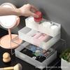 Caja de almacenamiento de múltiples compartimentos de estilo japonés en cajón de escritorio transparente que se puede combinar con una caja organizadora de almacenamiento separada y una caja de herramientas de maquillaje.