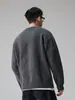 Suéter de punto para hombre de otoño con cuello en V de dos piezas, suéter casual de manga larga con un toque de alta gama, top versátil y de corte holgado
