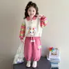 Conjunto polo listrado de coelho estilo coreano para meninas 2026 nova moda conjunto de duas peças para meninas pequenas, elegante roupa de outono