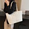 2025 Nova Bolsa de PU Bolsa de Roupas de Algodão Bolsa de Mão Bolsinha de Ombro Acolchoada para o Trabalho Bolsa Tote de Grande Capacidade