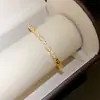 Pulseira aberta com letra de zircônia estilo coreano, toque de luxo leve e de alta qualidade, joia feminina versátil, da moda, nicho, requintada, para o dia a dia