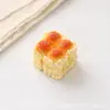 Atacado Acessórios de resina DIY brinquedo de comida simulada em miniatura pão de quatro peças com açúcar branco pequeno ornamento 3D ímã de geladeira chaveiro