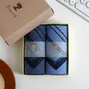 Pañuelo Nostálgico de Estilo Antiguo para Hombre de 43 cm, Ligero, Transpirable, Suave y Cómodo, Toalla Cuadrada de Algodón Teñida en Hilo Ecológica, Caja de Regalo