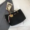 Bolsa de Grande Capacidade para Mulheres 2025 Novo Estilo Simples e Versátil Bolsa de Ombro Textura Bolsa de Aula para Estudante Universitário Bolsa Tote para Trabalho