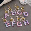 Venta caliente transfronteriza de moda 26 letras inglesas colgante de llave llavero de resina colgante creativo para bolsa de pareja