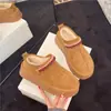 Meias pantufas quentes de pelúcia com sola grossa e bico fechado para mulheres, novo estilo de inverno 2026, pantufas de algodão de neve com forro de fleece e espessura, estilo pão