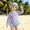 ¡Un Imprescindible para la Playa! Gorro de Natación Lindo con Lazo + Conjunto de Bañador de Dos Piezas para Bebés Niñas