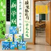 Decoraciones de temporada de regreso a clases: Banderines colgantes para escuela primaria, cajas, montaje de escena para el nuevo semestre en el aula de kínder, creando un sentido de atmósfera y ceremonia