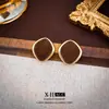 Pendientes de Aguja de Plata Estilo Retro de Hong Kong de Alta Gama Color Maillard Pendientes de Mujer para el Trabajo Estilo Artístico Elegantes de Lujo Ligero