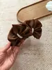 Pinza Banana de Tela Estilo Coreano con Lazo para Mujeres Adornado con Perlas y Cuentas Pinza Vertical para Cola de Caballo Alta Accesorio para el Cabello de Temperamento Suave