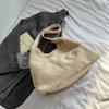 Popular 2024 Inverno Mulheres Bolsa de Pelúcia Moda Feminina Coreana Cor Sólida Casual Grande Capacidade Bolsa de Ombro Tote