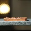 Pendente de Madeira Jacarandá Rosa com Relevo Marca Auspiciosa de Riqueza Colar para Pendurar no Pescoço Estilo Chinês