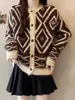 Nueva Chaqueta Suéter Jacquard Acolchado Retro Otoño e Invierno para Mujer, Cuello Redondo, Holgada, Cardigan de Punto Suave y Ceroso, Moda Versátil para Mujer