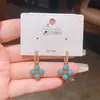 Un popular conjunto vintage de pendientes y collar turquesa que se puede llevar de dos maneras, ofreciendo una sensación de lujo ligero, nicho y alta gama con una cadena de clavícula de zirconia