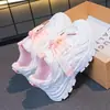 Zapatos Blancos para Niños 2024 Otoño Nuevo Antideslizantes Zapatos Torre para Niñas Suela Suave Transpirables Combinan con Todo Zapatos para Niños y Estudiantes