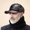 Gorro cálido a prueba de viento de invierno para hombres de mediana edad y ancianos, protección contra el frío, protección para los oídos, gorro plano de felpa de cinco puntas, gorro de algodón para protección de oídos de ancianos