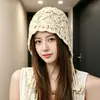 Gorro de Punto Rojo con Borla Floral para Viajes en el Oeste de Sichuan para Mujer, Gorro de Lana de Estilo Étnico Hueco para Otoño e Invierno con Protección para los Oídos, Gorro de Tejer