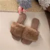 Chinelos peludos femininos para uso externo, outono e inverno de 2026, estilo fada popular, nova versão coreana, tira única, cor sólida, sandálias de salto plataforma