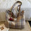Bolsa de Grande Capacidade para Mulheres 2026 Nova Tendência Estilo Coreano Moda Bolsa Tote para Estudantes Universitárias Bolsa de Ombro Versátil para Mulheres