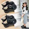 Zapatos de cuero para niñas 2026 nuevos de verano, zapatos sencillos negros versátiles para estudiantes, zapatos casuales de suela blanda para niños mayores