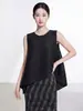 Chal sin mangas estilo Miyake con cuello redondo, plisados irregulares, corte holgado, talla grande, color liso, simple, moderno, versátil, top tipo camiseta