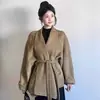 Casaco de alta qualidade estilo coreano super bonito cáqui comprimento médio com amarração feminino outono e inverno acinturado casaco de lã dupla face transfronteiriço