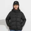 Chamarra acolchada con cuello alto transfronteriza para mujer, estilo corto, moda de invierno 2026, color liso, engrosada, cálida, plumón de pato blanco, chamarra puffer simple