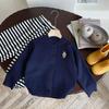 Cardigã Suéter Infantil Primavera e Outono 2025 Primavera Suave Roupa Infantil Suéter Listrado Bordado Roupas Meninos e Meninas Casaco de Urso