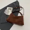 Bolsa Boston Feminina Outono e Inverno Nova Moda Retro de Outono e Inverno Bolsa de Ombro Único Bolsinha de Axila Grande Capacidade Versátil Bolsa de Ombro para o Dia a Dia Feminina
