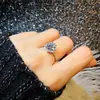Anel de Diamante Sintético para Pedido, Moissanita de Imitação, Anel de Zircônia 5A Moderno e Simples para Mulheres, Anel de Casamento Estilo Coreano