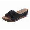 Pantuflas de cuña de talla grande transfronterizas para mujer 2025 Nuevo estilo de verano con diseño calado Sandalias Temu de venta caliente para mujer Sandalias ligeras para exteriores