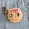 Monedero de felpa de gatito KT lindo, llavero de muñeca de dibujos animados, bolso pequeño, accesorio para estudiante, bolso de mano pequeño, disponible para venta al por mayor
