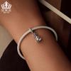 Evelle - Pulsera con colgante de campana navideña (plata de ley 925)