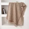 Bufanda Jacquard de Doble Cara Estilo Cruzado Simple para Mujer Otoño Invierno Engrosada para Viajar Estilo Old Money de Alta Gama Chal Grande En Stock