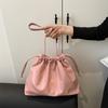 Bolso de Hombro de Moda con Cordón de Gran Capacidad de Cuero Suave 2025 Diseño Nicho de Alta Gama Nuevo Bolso Bucket para Mujer Primavera y Verano