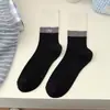 Calcetines de Primavera y Verano para Mujer, Calcetines de Algodón Peinado a Media Pantorrilla, Calcetines Holgados Estilo Dulce con Bloques de Color, Calcetines Largos Estilo Miu, Calcetines Versátiles para Mujer al por Mayor
