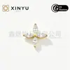 Brincos de titânio F136 para o osso da orelha, apresentando um design de flor de quatro pétalas com zircônia cúbica, uma peça de joia piercing de liga de titânio G23 luxuosa e moderna para o mercado internacional