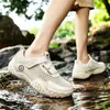 Los zuecos de verano para hombre son antideslizantes, resistentes al olor, duraderos, adecuados para deportes al aire libre, pesca, vadear y senderismo en arroyos, y son sandalias casuales para adolescentes.