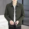 Chaqueta de Falso Dos Piezas para Hombre de Primavera y Otoño con Solapa, Patrón Jacquard de Olas, Cuello a Cuadros y Dobladillo de Retazos, Top Casual y Versátil