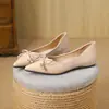 2026 Zapatos Planos Nuevos de Mujer Estilo Francés con Punta y Moño, Suela Suave, Versátiles para el Trayecto Profesional, Zapatos de Mujer W828-33