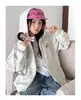 Jaqueta Feminina Outono 2026 Nova Estilosa Blusa com Capuz Infantil Tamanhos Médio e Grande Infantil Casual Estilo Primavera e Outono Jaqueta Baseball Tendência