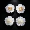 Pendientes de Botón de Perla con Flor Blanca para Mujer Aguja de Plata de Ley S925 Pendiente Francés de Lujo Ligero Nueva Moda Pendientes para el Trabajo