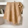 Bufanda de Camelia Estilo Pequeño Aroma Otoño Invierno 2026 para Mujer Cálida Tacto de Alta Gama Cortavientos Ropa Exterior Chal de Jacquard de Doble Cara