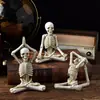 Halloween Resina Calavera Yoga Forma de Meditación Negro y Blanco Escritorio Sala de Estar Adornos de Resina Gordos Manualidades Decorativas