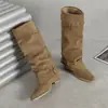 Botas Largas de Diseño Exclusivo con Punta Puntiaguda, Remaches en la Pierna del Pantalón, Nuevo Estilo Primavera/Otoño 2026, Tacón Grueso, Estilizadoras, Botas Plisadas Apiladas 'Hot Girl'