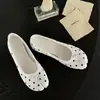 Sapatos slip-on populares de estilo francês para mulheres, novo modelo outono 2026, salto grosso, bico fino, sapatos versáteis de bico dividido, sapatos rasos baixos
