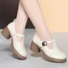 Colección de primavera y otoño: Zapatos de cuero de suela gruesa, punta redonda, tacón grueso, tira en T estilo retro, cuero suave - simples, versátiles y cómodos, perfectos para madres de mediana edad