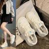 Zapatos de plataforma de nicho para mujer, bonitos, primavera 2025, nuevos, con diseño versátil, estilo Hong Kong, deportivos blancos.