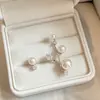 Pendientes de botón de rama asimétrica de perla estilo francés para mujer, nuevos, pequeños, de nicho, con temperamento, incrustaciones de perla, strass, rama, versátiles, de lujo ligero
