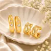 Brincos Yuhui de Aço Titânio Transfronteiriços em Forma de C Semicírculo com Diamantes, Estilo Milênio, Banhados a Ouro Real 18K, Brincos de Aço Inoxidável à Prova d'Água